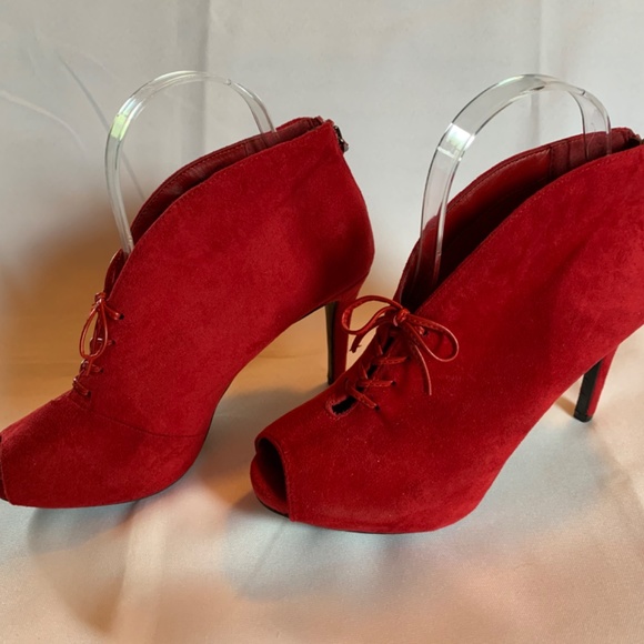 IMPO RedFaux Leather Lace Up Heels with a Zipper in the Back! - Picture 4 of 10